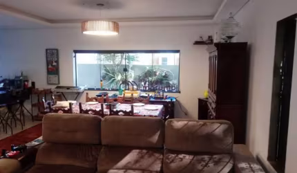 Casa térrea 4 dormitórios 1 suite 4 vagas Reformada 400 metros do Metrò Morumbi