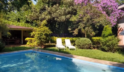 Linda casa ampla com piscina e área gourmet