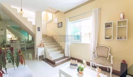 Open House vende casa duplex de Vila no Pé Pequeno com 3 quartos