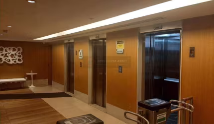 Open House vende sala comercial  50 m² no Centro, Condomínio IOffices Niterói, 01 vaga e Rooftop