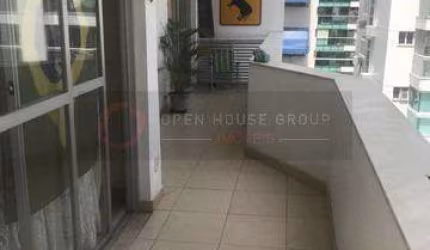 Apartamento em Icaraí de 2 quartos, varanda e 2 vagas no Edifício Monte Guararates