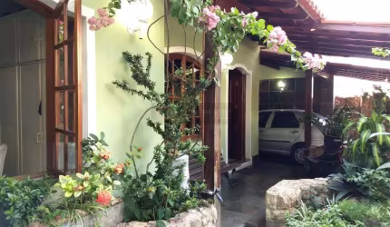 Open House vende casa próximo ao Horto Florestal no Fonseca