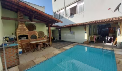 Casa à Venda em Pé Pequeno