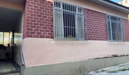 Open House vende casa na Engenhoca de vila, murada, otima localização, terreno plano, financia !!