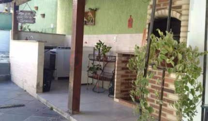Open House vende casa de 160m², com 3 quartos, área gourmet e piscina, no Colubandê - SG!!!