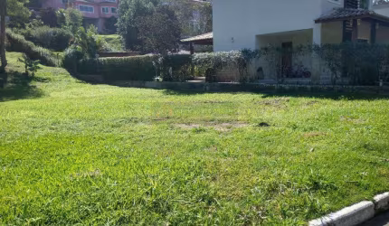 Terreno plano a venda no condomínio Sítio Santo Antônio, 360m²