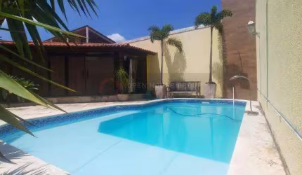 Open House vende- Casa triplex com 5 quartos na Avenida Central, próximo de todo comércio
