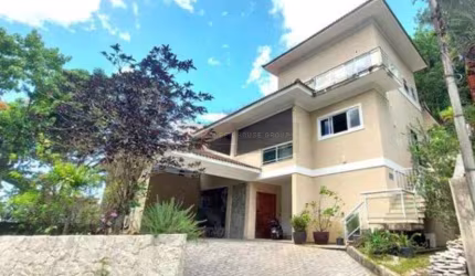 Casa à Venda em Santo Antônio e Serra Grande