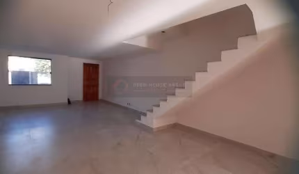 Open House vende Casa 2 Pavimentos c/ 4 quartos sendo 2 suítes no Maravista Itaipu (Rua do Buzin)