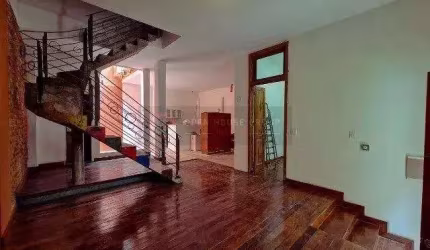 Open House vende charmosa casa em vila centenária no Ingá