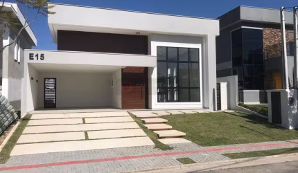 Casa à Venda em Inoa
