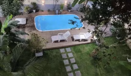 Casa com 6 quartos sendo 4 suítes com piscina no Engenho do Mato.