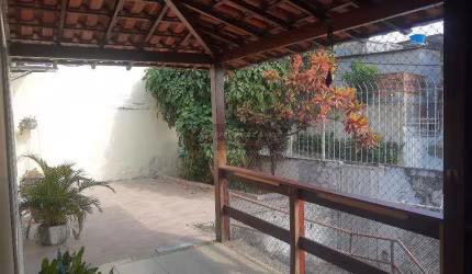 OPEN HOUSE vende ótima casa, toda em porcelanato 1 linha, 3 quartos, sendo 1 com suíte, centro SG