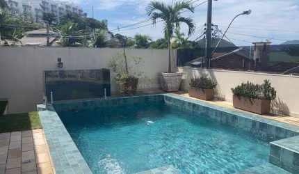 Casa à Venda em Camboinhas
