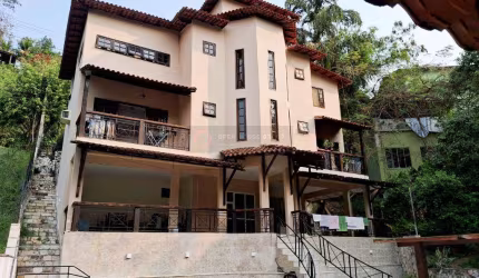 Baixou!!! Open House vende Casa com 5 quartos , 4 suítes em condomínio de alto padrão!!!