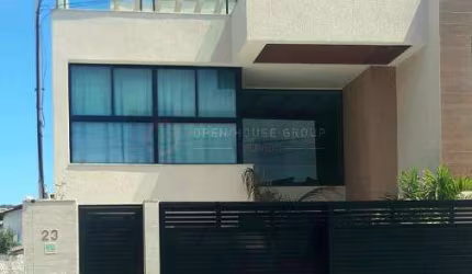Casa em Camboinhas, 5 suítes. A 200M da praia