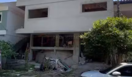Casa 03 quartos em Charitas, 250m²