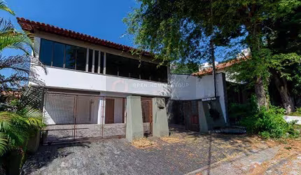 Casa Ampla à Venda em São Francisco - em Rua Fechada