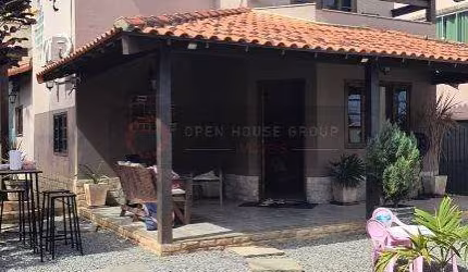 Open House venda casa duplex no centro de Maricá.
