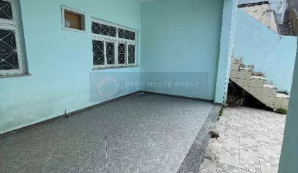 BAIXOU! OPENHOUSE  VENDE CASA NA TRINDADE COM 2 QUARTOS AMPLA SALA.