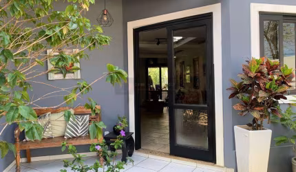 Open House vende- Casa duplex com 4 quartos sendo 3 suítes no Maravista.