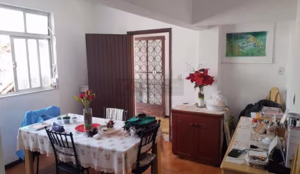 Open House vende - Casa com 3 suítes e quintal em Santa Rosa. Loja comercial em anexo.