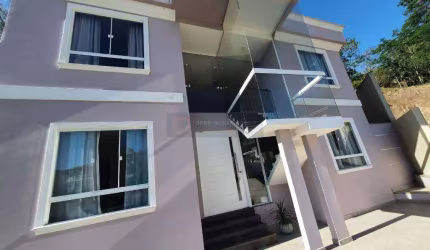 Open House Imóveis vende- Casa com 3 quartos no Condomínio Country II.