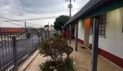 Casa para Venda em Bragança Paulista, Jardim Doutor Júlio De Mesquita Filho, 3 dormitórios, 1 suíte, 2 banheiros, 4 vagas
