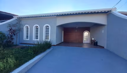 Casa para Venda em Bragança Paulista, Jardim Europa, 3 dormitórios, 1 suíte, 1 banheiro, 4 vagas