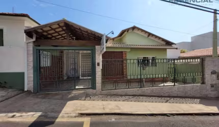 Casa com 3 dormitórios à venda, 190 m² por R$ 450.000,00 - Centro - Botucatu/SP
