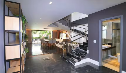 Casa no Alphaville com 4 suítes - Barra da Tijuca