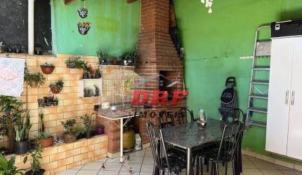 **Sobrado 03 dormitórios/suite com armários duas vagas com na Vila Rosália**