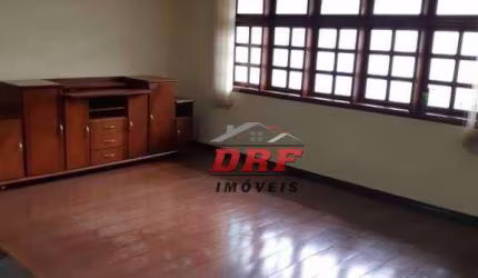 SOBRADO COM 3 DORMITÓRIOS SENDO 1 SUITE A VENDA