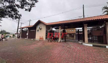 Sobrado com 3 dormitórios com Suite e Armários à venda, 130 m² por R$ 550.000,00