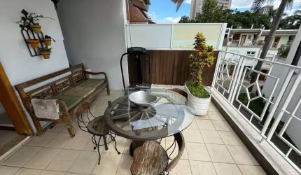 Casa á venda condomínio 4 dormitórios Granja Julieta