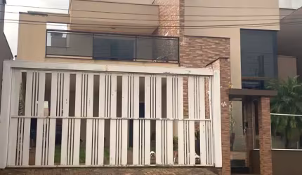 Sobrado Condomínio Alto Padrão - Semi-mobiliado - 288m²