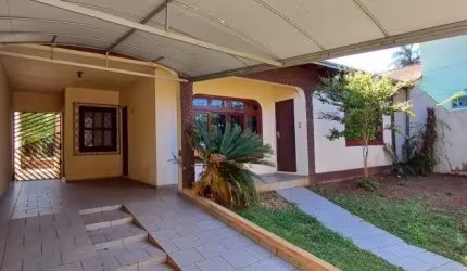 Casa em região central com piscina - Comercial e/ou Residencial