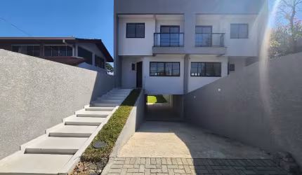 SOBRADO COM TERRENO DE 210M²