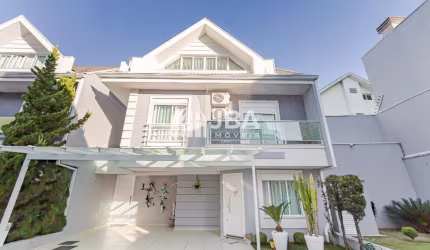 TRIPLEX EM CONDOMINIO NÃO GEMINADO