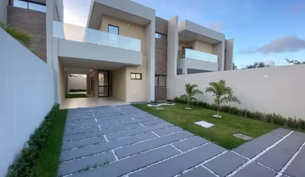 Casa duplex no Eusébio.