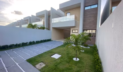 Casa duplex no Eusébio.