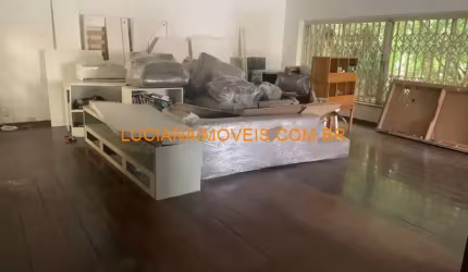 CASA ASOBRADADA DE 480 M² COM 3 DORMITORIOS