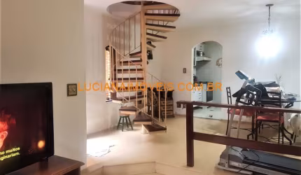 SOBRADO DE 120 M² NA VILA IPOJUCA COM 2 SUITES