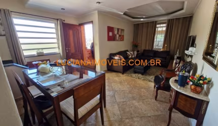SOBRADO COM 3 PAVIMENTOS NO SUMAREZINHO