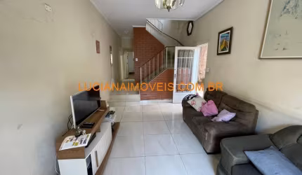 SOBRADO DE 189 M² NO JARDIM MANGALOT