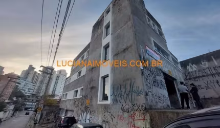Ponto comercial/Loja/Box para aluguel e venda possui 620 metros quadrados