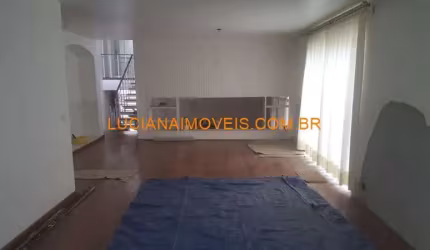 Sobrado para venda possui 282 metros quadrados com 4 quartos em Alto da Lapa - São Paulo - SP