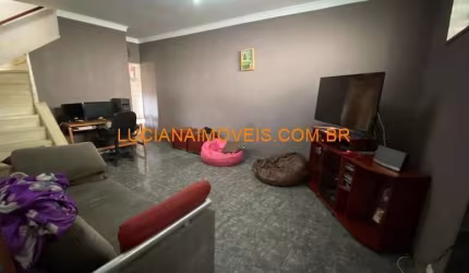 Sobrado para venda possui 300 metros quadrados com 5 quartos em Vila Ipojuca - São Paulo - SP