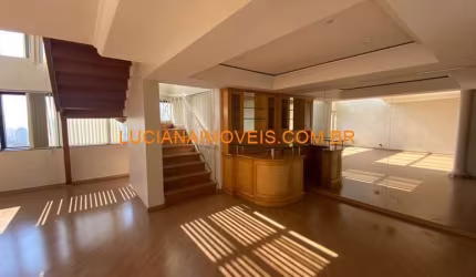 Cobertura duplex para venda possui 310 metros quadrados com 4 quartos