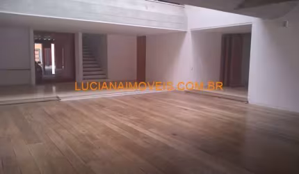 Sobrado para venda possui 703 metros quadrados com 4 quartos em Alto de Pinheiros - São Paulo - SP